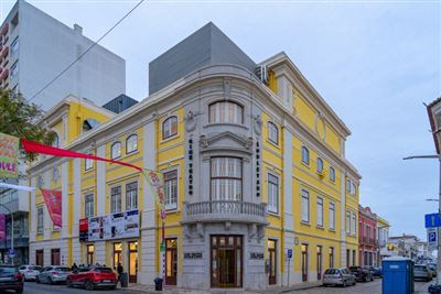Vorderseite des Eingangs zum Cine Teatro Louletano, Weltkulturerbe in Loulé in der Region Algarve